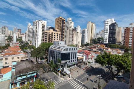 Apartamento para venda e locação na Aclimação de 108m² com 2 dormitórios e 2 banheiros, varanda