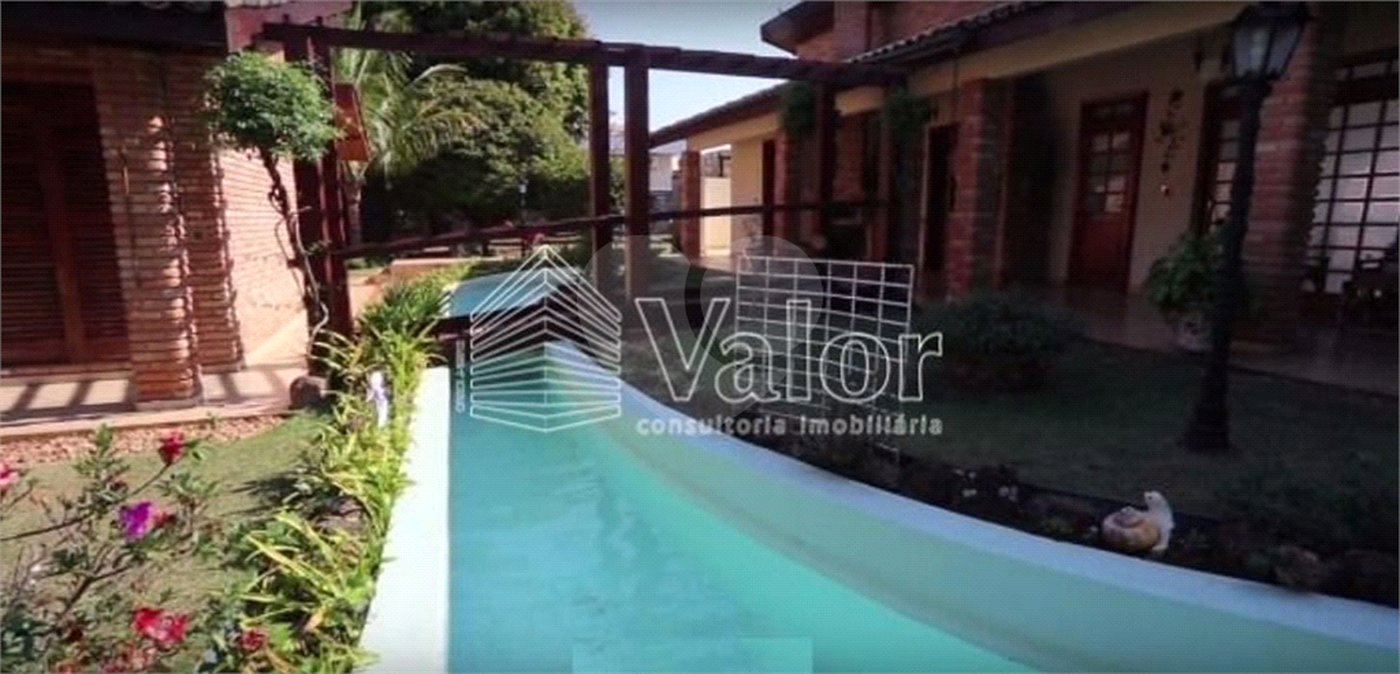 Casa em condomínio fechado