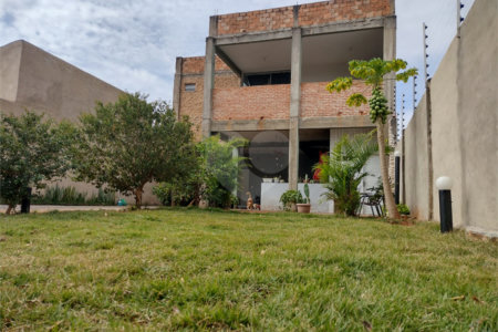 Sobrado no Jardim Serra Azul, em Araraquara/SP.