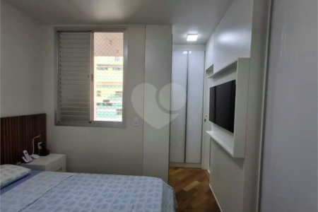 Apartamento totalmente decorado em Moema com 70 m2 , 2 quartos, 2 suítes e 2 vagas, ambientes com ar condicionado.