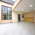 Indaiatuba - Jardim Bom sucesso - Área total: 150m² - Área construída: 115m² - 3 dormitórios sendo 1 suíte com armário planejado;Sala para dois ambientes; Banheiros com box gabinetes e espelhos; Área gourmet com churrasqueira a carvão e móveis planejados; Lavanderia coberta; Ar condicionado na sala