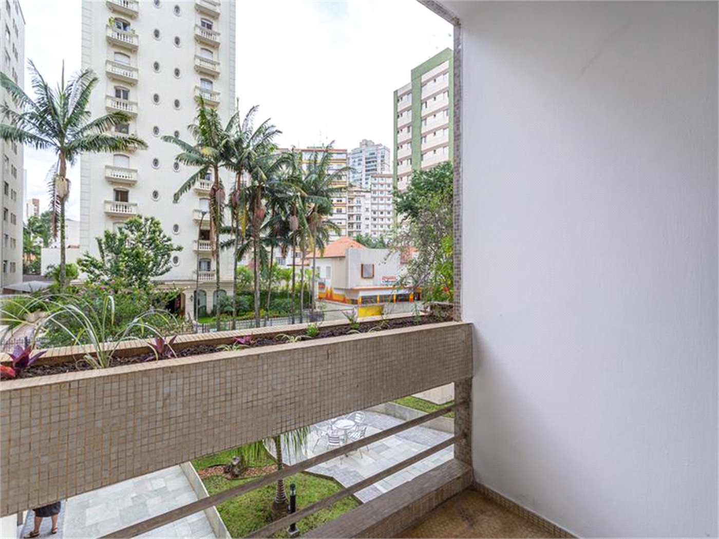 Reformado! TodoMobiliado ! Ar cond. ! 145 m2 úteis! Av Paulista á 2 quadras! Tudo perto!