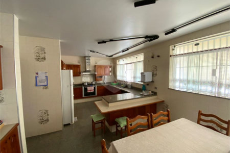 Casa Térrea com 3 suítes, sendo 1 suíte master.