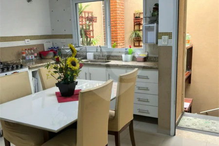 Sobrado à venda no bairro Osvaldo Cruz, São Caetano do Sul, 3 quartos (1 suíte), 3 vagas de garagem