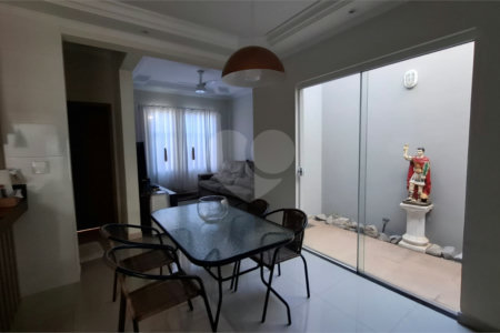 Casa Térrea de Alto Padrão à Venda – Próxima ao Shopping