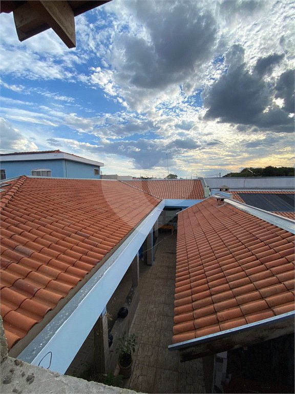 Casa Térrea com 2 dormitórios, sendo 1 suíte.