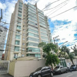 Cobertura de 260 m² em São Bernardo do Campo, com 4 dormitórios, 3 suítes, piscina privativa, espaço gourmet e vista livre. Viva esse privilégio! Agende sua visita e encante-se!