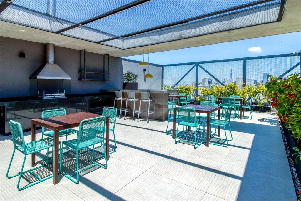 Apartamento de 33m2 com 1 dorm, 1 banheiro. Estuda permuta.
