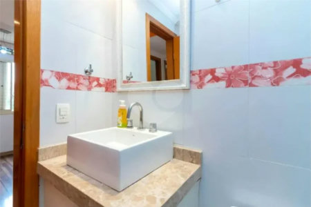 Apartamento à venda no Mandaqui com 3 dormitórios, sendo 1 suíte, sala ampla e bem distribuída, cozinha, 2 banheiros e área de serviço. O imóvel conta ainda com 1 vaga de garagem.