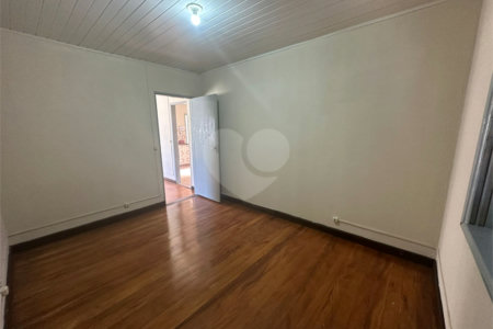 Charme e Sossego na Vila Pereira Cerca: Casa Arejada Próxima à Paula Ferreira