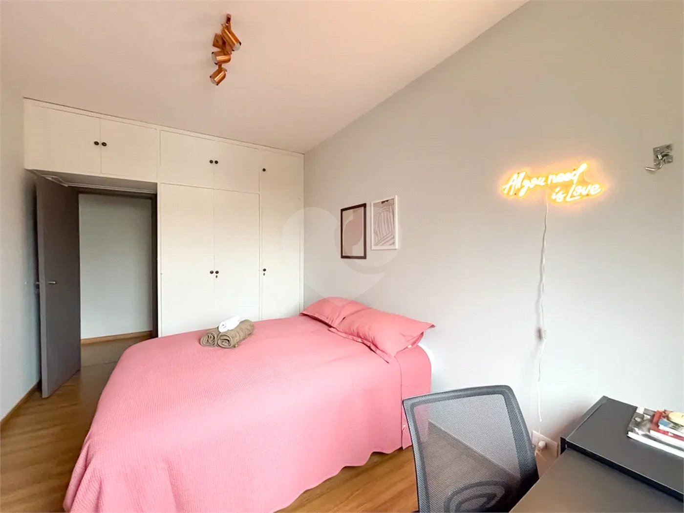 Apartamento de 80m² a venda e locação em Moema - 02 dorm, 02 Banheiros 01 Vaga