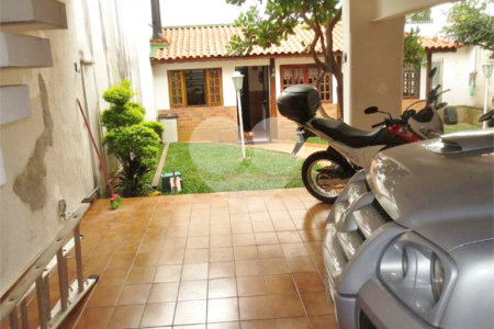 Sobrado à venda no Planalto Paulista c/330m2 - 3 Quartos/1 Suite/ 4 Vagas na garagem - Metrô S.Judas