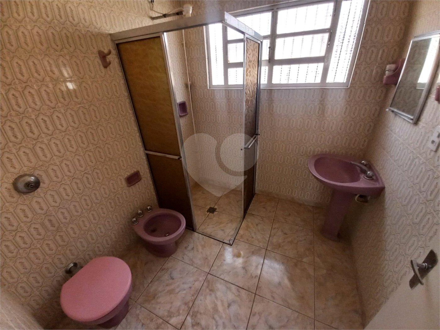 Casa térrea com 2 dormitórios.