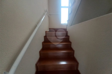 Excelente sobrado a venda no Condomínio Parque Sabará.