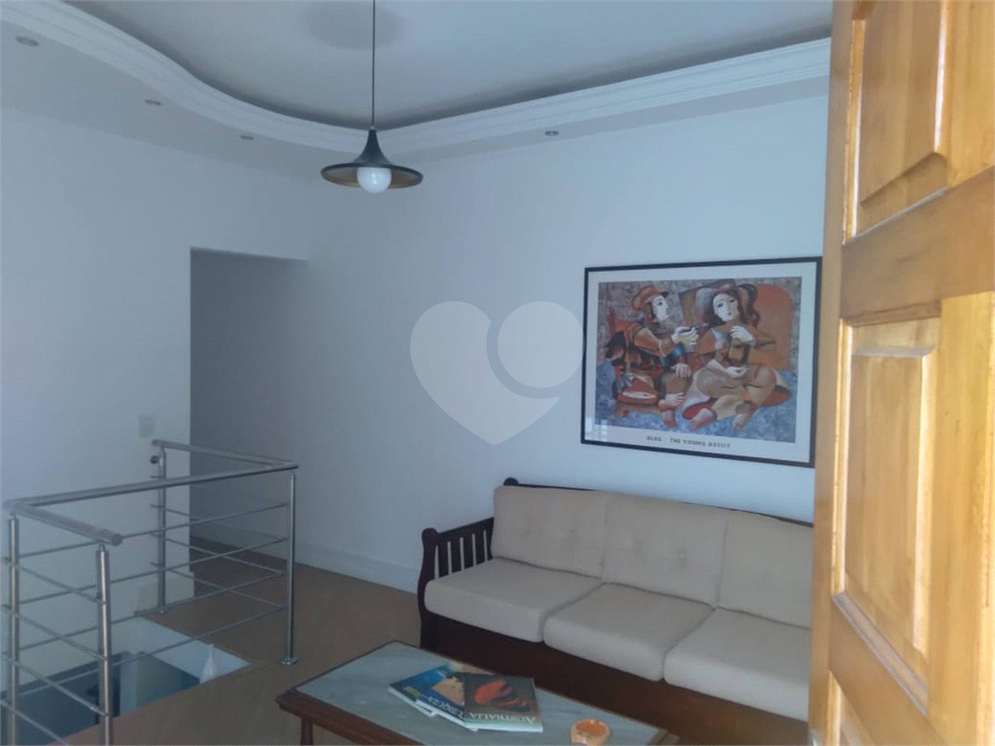 Sobrado espaçoso e bem localizado