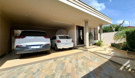 Casa Térrea à venda com 3 quartos, sendo 1 suíte,  no Centro, Vargem Grande do Sul, SP