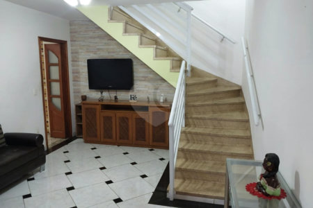 Sobrado à venda com 212 m², 2 quartos (suítes), 3 banheiros e 2 vagas de garagem, em São Caetano do Sul