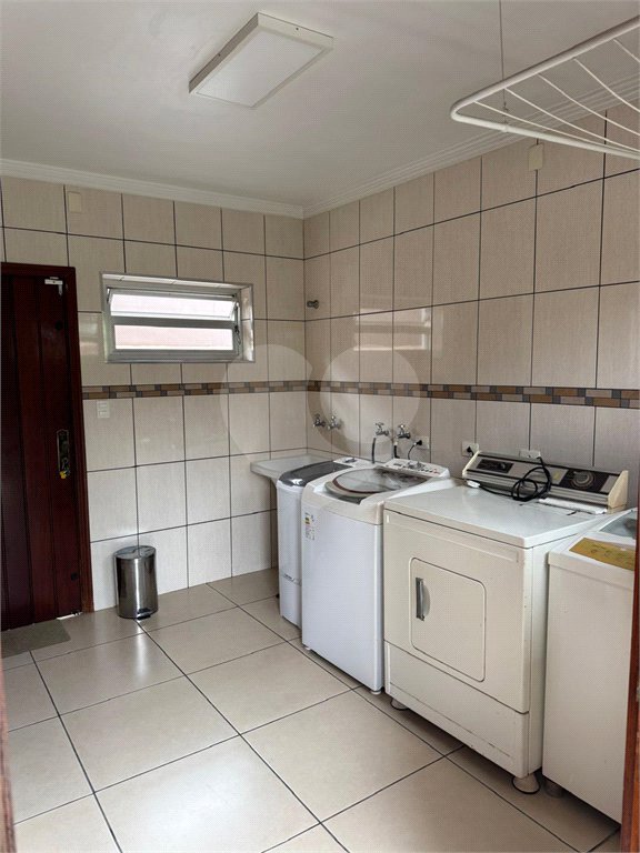 Sobrado à venda com 4 quartos, sendo 3 suítes, em Interlagos, São Paulo, SP
