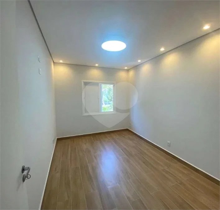 Casa à venda no bairro Dos Casa, em São Bernardo do Campo, com 280 m², 4 dormitórios, 3 suítes, 4 vagas, hidromassagem e fácil acesso às principais rodovias.