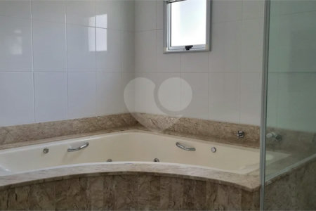 Lindo sobrado com 4 suites e piscina à venda, 365m², por R$ 2.450.000,00 no condomínio Villa Suiça, em Indaiatuba/SP.