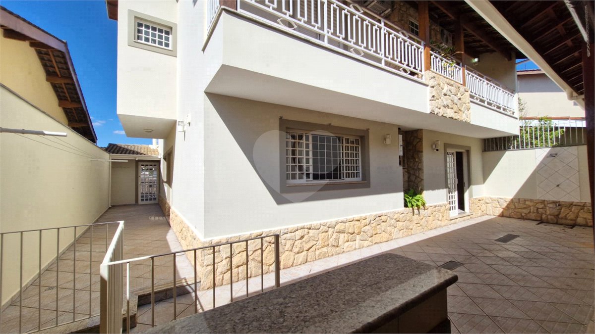 Casa sofisticada à venda em bairro nobre de Atibaia | 3 dormitórios | 408 m²