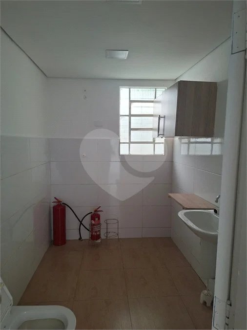 Indaiatuba- Sp - Centro - Casa terrea - finalidade comercial ou residencial - Terreno 181,01 - construido 99,94 - Venda - R$ 830.000,00 - Locação - R$ 3.900,00- IPTU - R$ 256,78 - 03 salas - Hall de entrada amplo - Cozinha. com armário - Banheiro. - Quintal. - Ótima localização, próximo a restauran