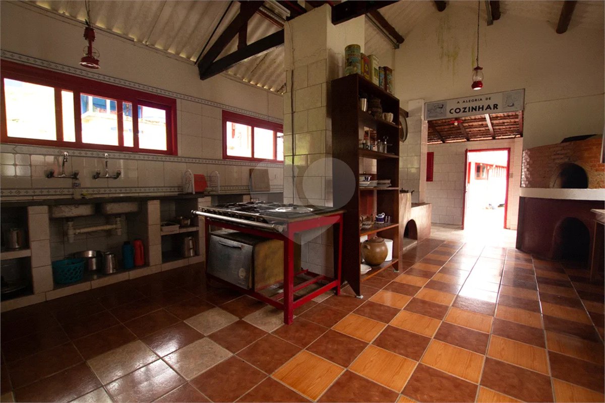 Sítio à venda com 8 quartos, sendo 4 suítes, em Taiaçupeba, Mogi das Cruzes, SP