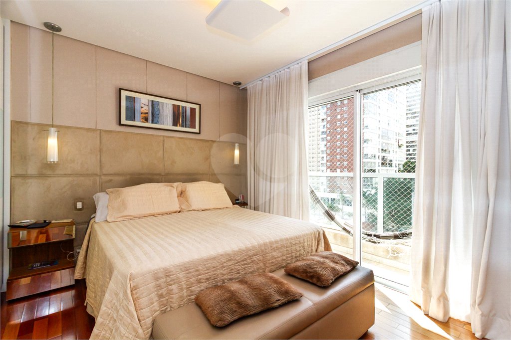 Apartamento de Alto Padrão no Campo Belo para venda com porteira fechada, com 4 dormitórios suítes e 4 vagas com lazer de club.
