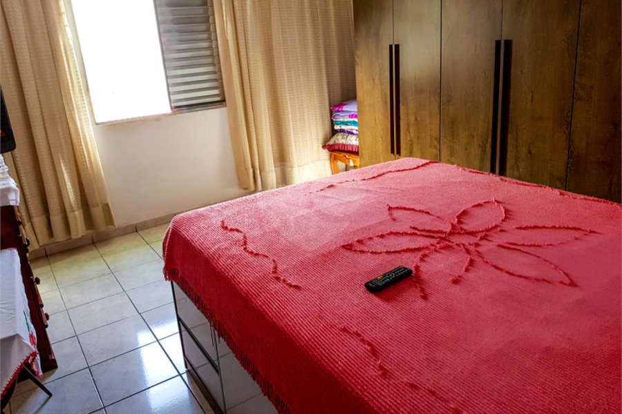 Sobrado para moradia de família grande ou para investidor.