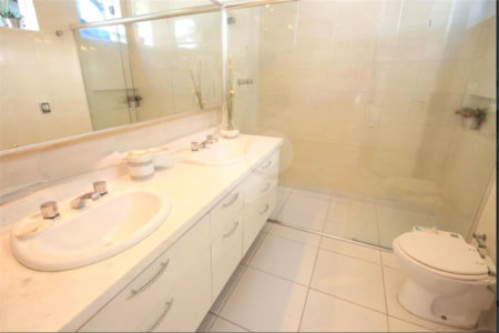 Sobrado à venda com 4 quartos, sendo 2 suítes, em Chácara Monte Alegre, São Paulo, SP