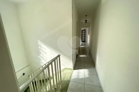 SOBRADO PARA LOCAÇÃO NO PARQUE DOMINGOS COM 03 DORM 01 SUITE 02 VAGAS DE GARAGEM