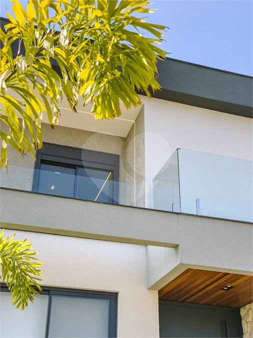 Indaiatuba - Condominio Villa Sapezal - 318 m² de Terreno - 230 m² de Área Construída - 3 suítes, sendo 1 Master com closet planejado - Sala de TV - Sala de estar integrada à Sala de jantar - Cozinha com móveis planejados - Despensa - Escritório planejado - Lavabo - Piscina com preparação para aquec