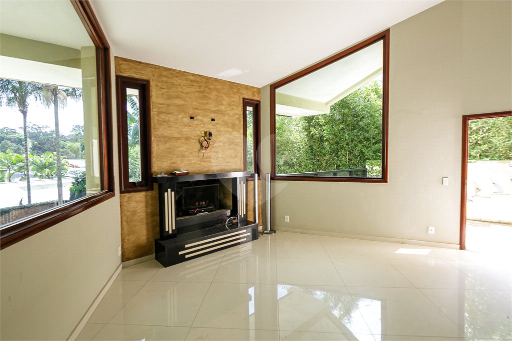 Casa com 4 quartos e ótimo espaço em local nobre no Alto da Boa Vista