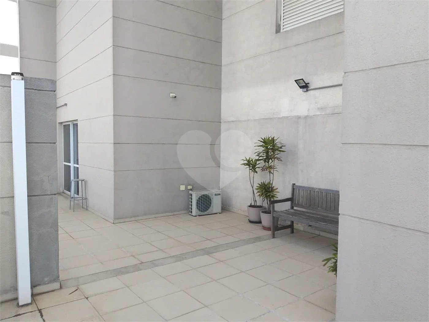 Conjunto comercial duplex à venda na Aclimação. Andar inteiro, puro charme!