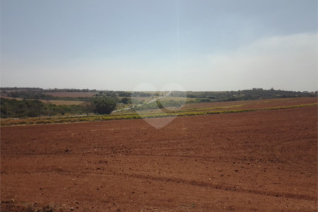 Excelente sítio de 27 alqueires, ótima localização em São Carlos.
