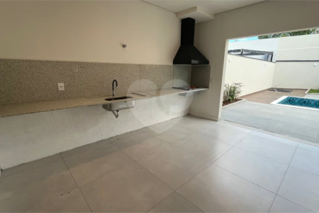 Casa Terrea com 3 suítes a Venda em Atibaia