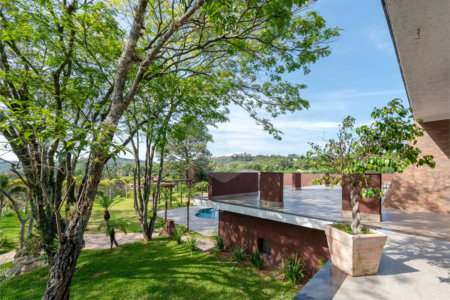 Casa à venda com 4 suítes no condomínio Vale da Santa Fé, Vinhedo - SP