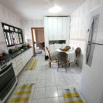 Sobrado à venda com 230m², 5 vagas e churrasqueira no Jardim Ester