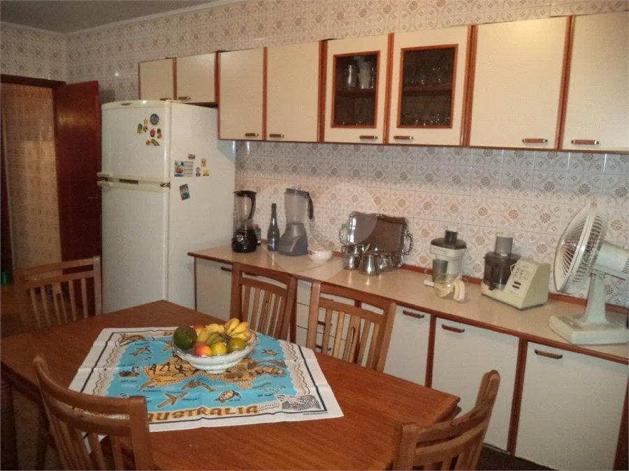 4 dormitórios, suíte no térreo e 2 vagas no Jardim Peri, próximo ao Horto Florestal!