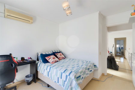 Casa à venda com 4 quartos, sendo 2 suítes, no condomínio Villa Franz Schubert, São Paulo - SP