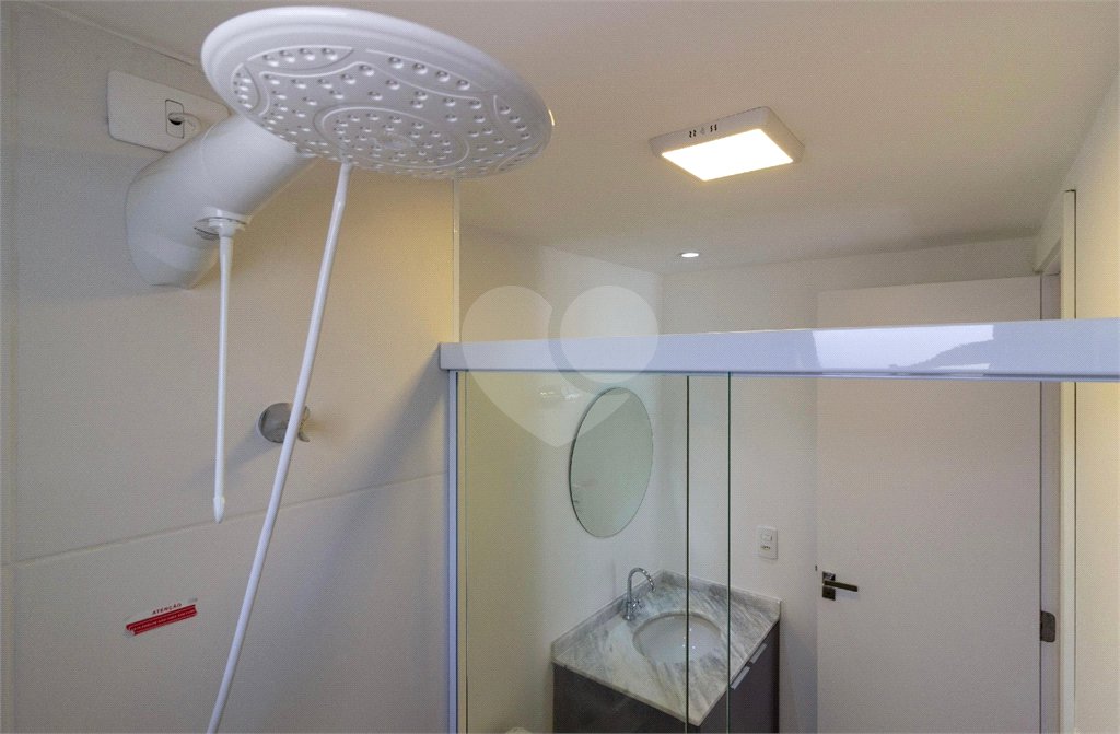 Apartamento a venda com 1 dormitório, sala com varanda e próximo ao metrô Vila Madalena.