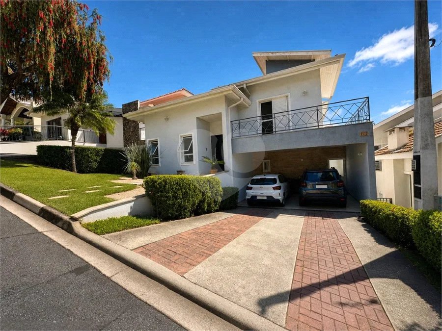 Casa à venda com 3 suítes no condomínio Recanto dos Paturis, Vinhedo - SP