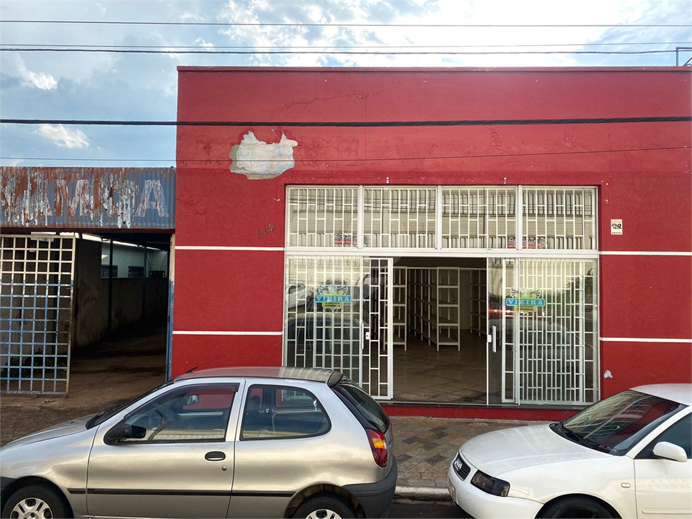 Galpão comercial na Avenida São Carlos- Vila Lutfalla