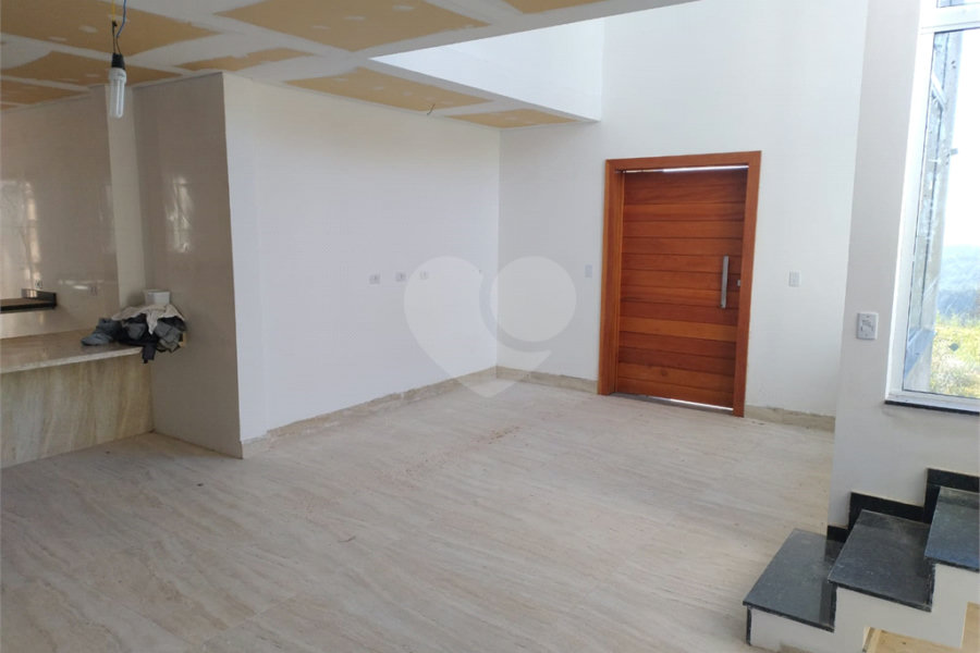 Casa nova na Serra da Cantareira com 3 suítes