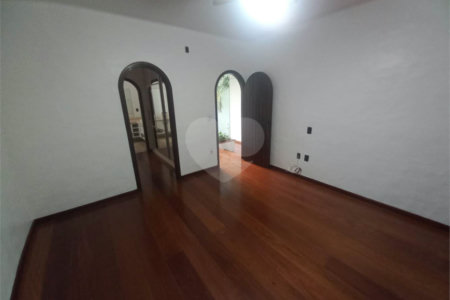Casa térrea no Condomínio Faber I.