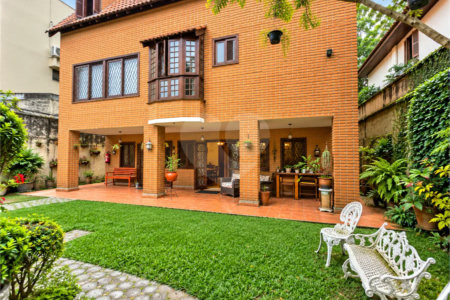 Sobrado com cinco quartos sendo 3 suites 4 vagas| R$ 3.300.000 no Alto da Boa Vista - São Paulo