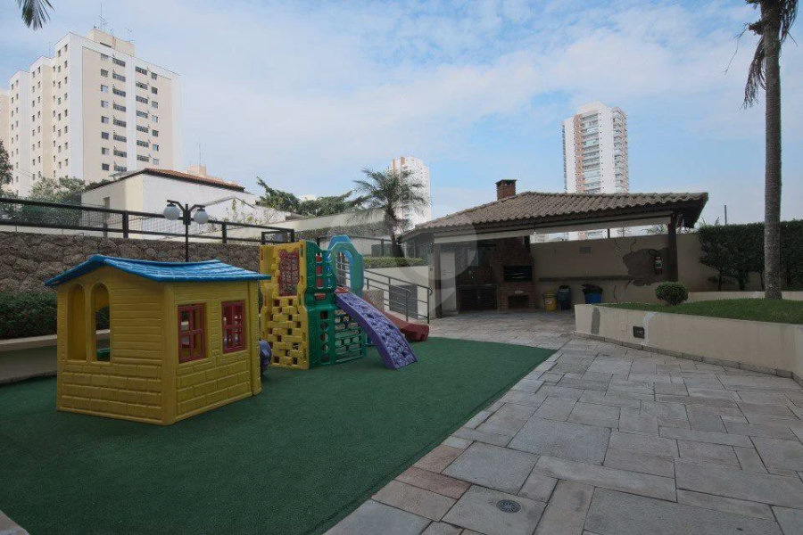 Linda cobertura Duplex om 3 dormitórios, sendo uma suíte com armários e ar condicionado e 2 vagas .