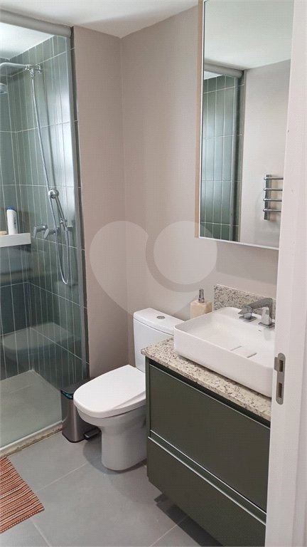 Apartamento a venda na Saúde 2 dormitórios com 2 vagas de garagem demarcadas. Aceita e estuda Permuta.