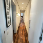 Este amplo apartamento de 290 m², completamente reformado, reúne sofisticação,
