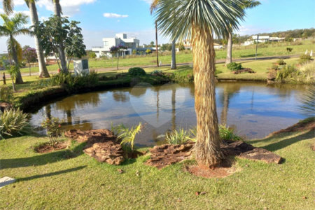 Terreno no Condomínio Damha Golf.